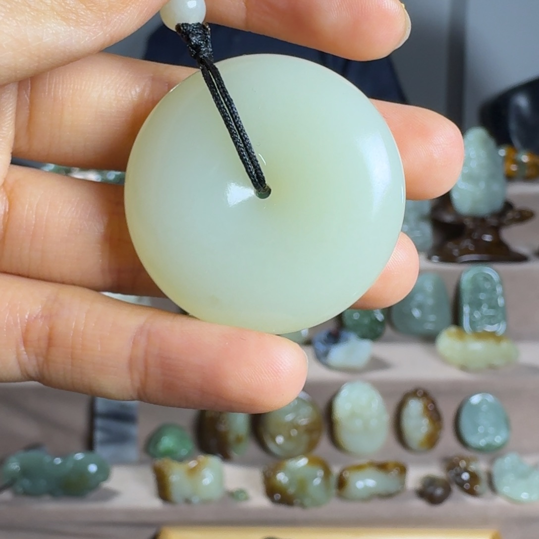 和田玉（糖玉）颈饰未镶嵌