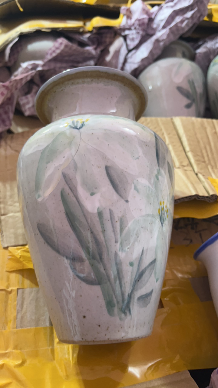 景德镇陶瓷老淘泥百合小花瓶