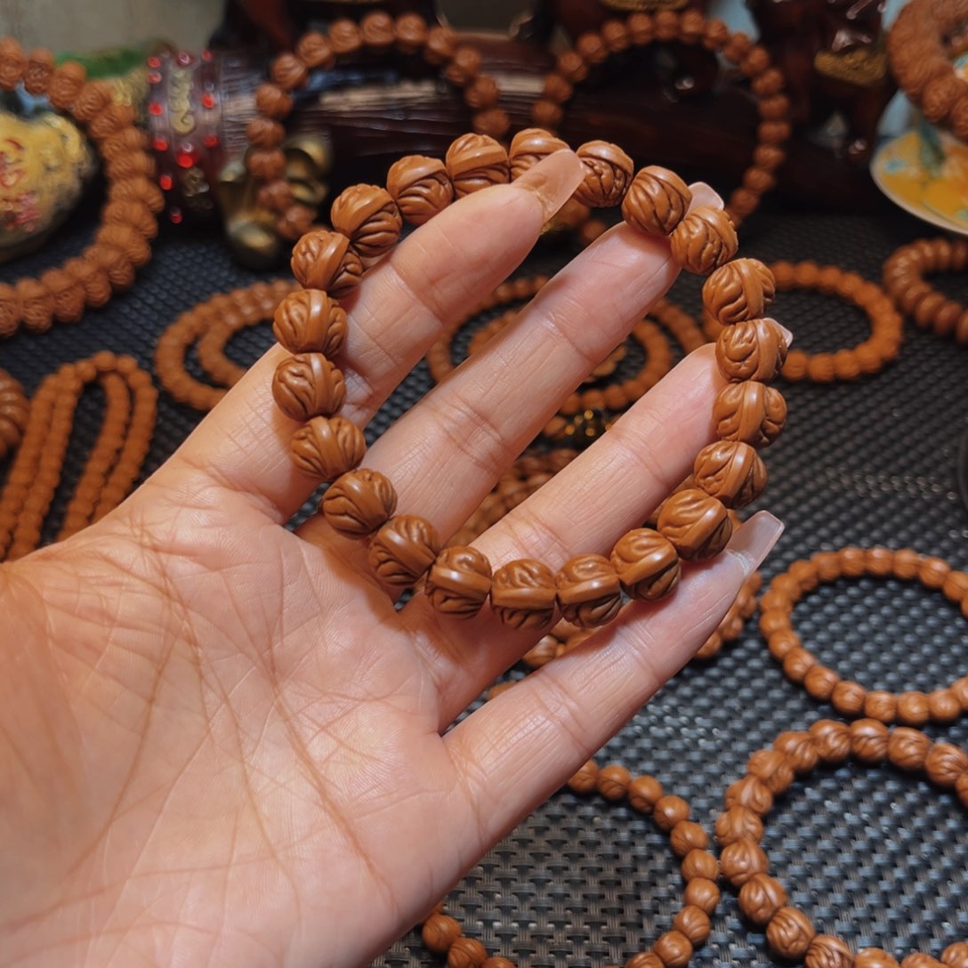 甄***途桃核手串12顶级双脊龙单圈