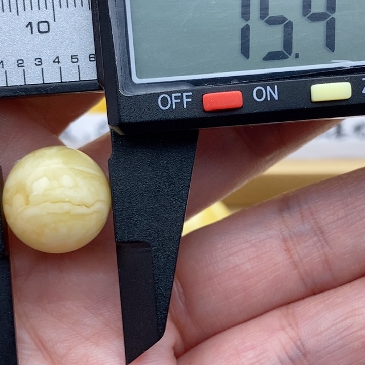 未镶嵌琥珀裸石艺***画