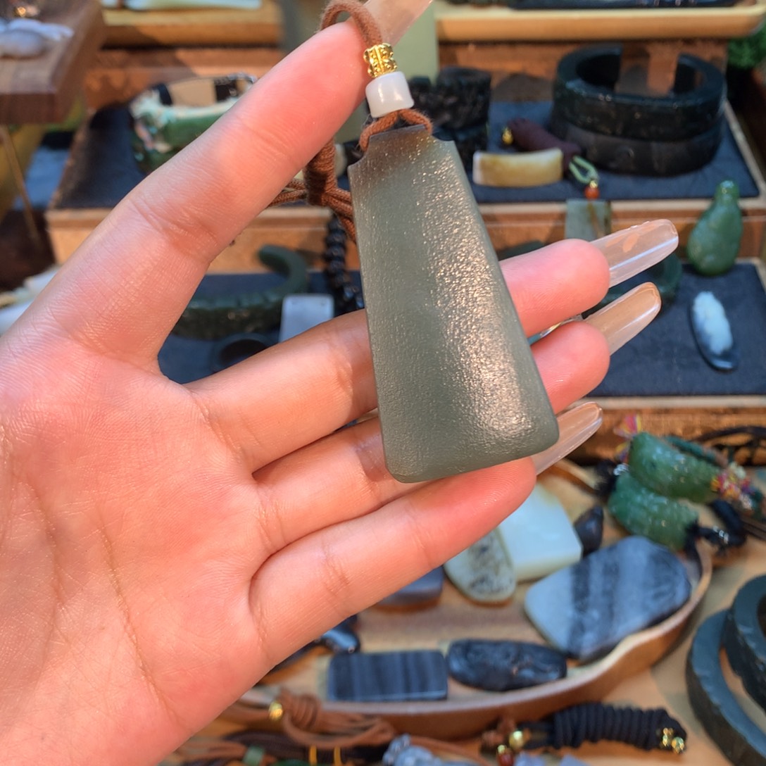 和田玉（糖玉）未镶嵌挂件