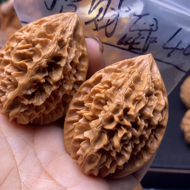 文玩核桃吊坠招财鼠