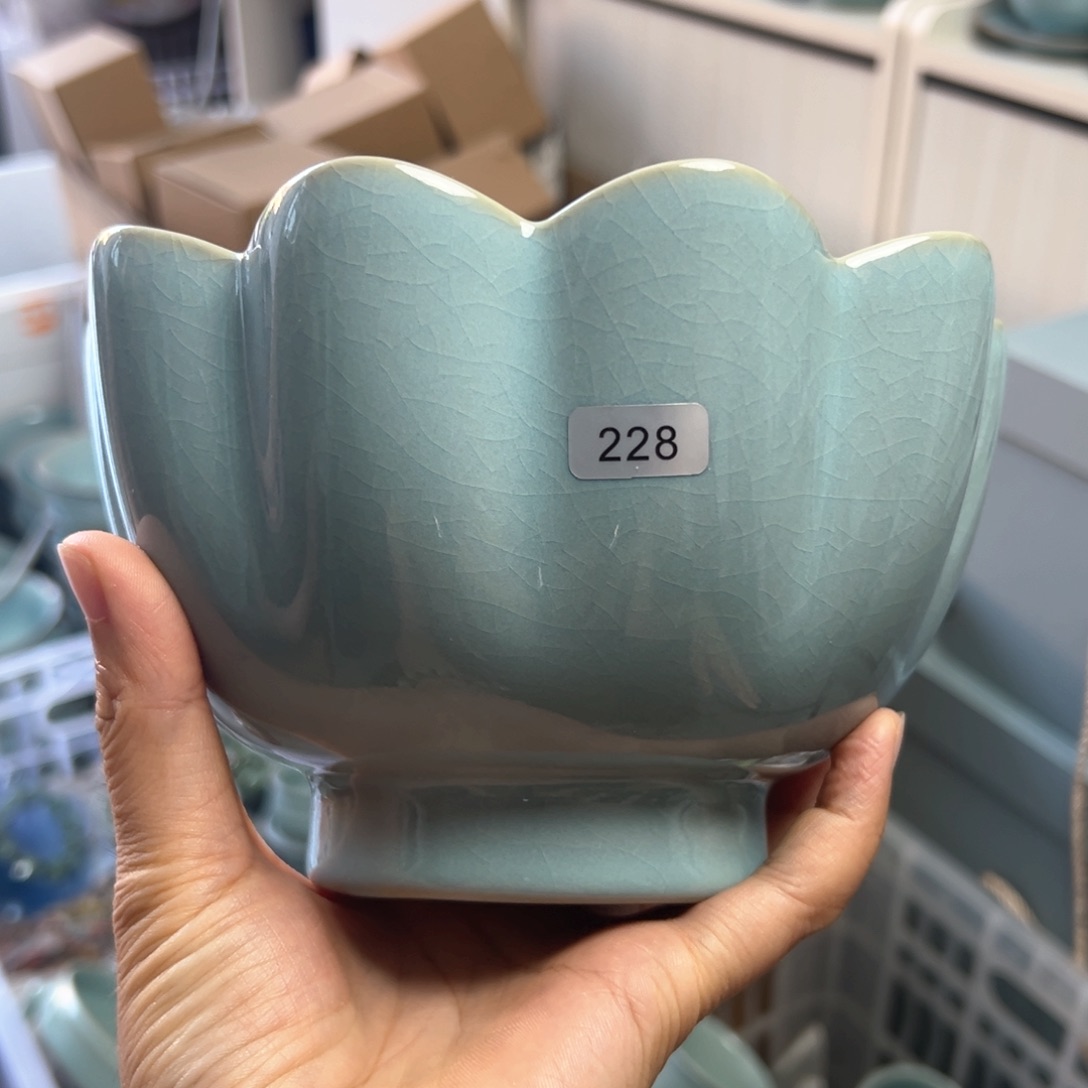 天青色莲花碗微微瑕