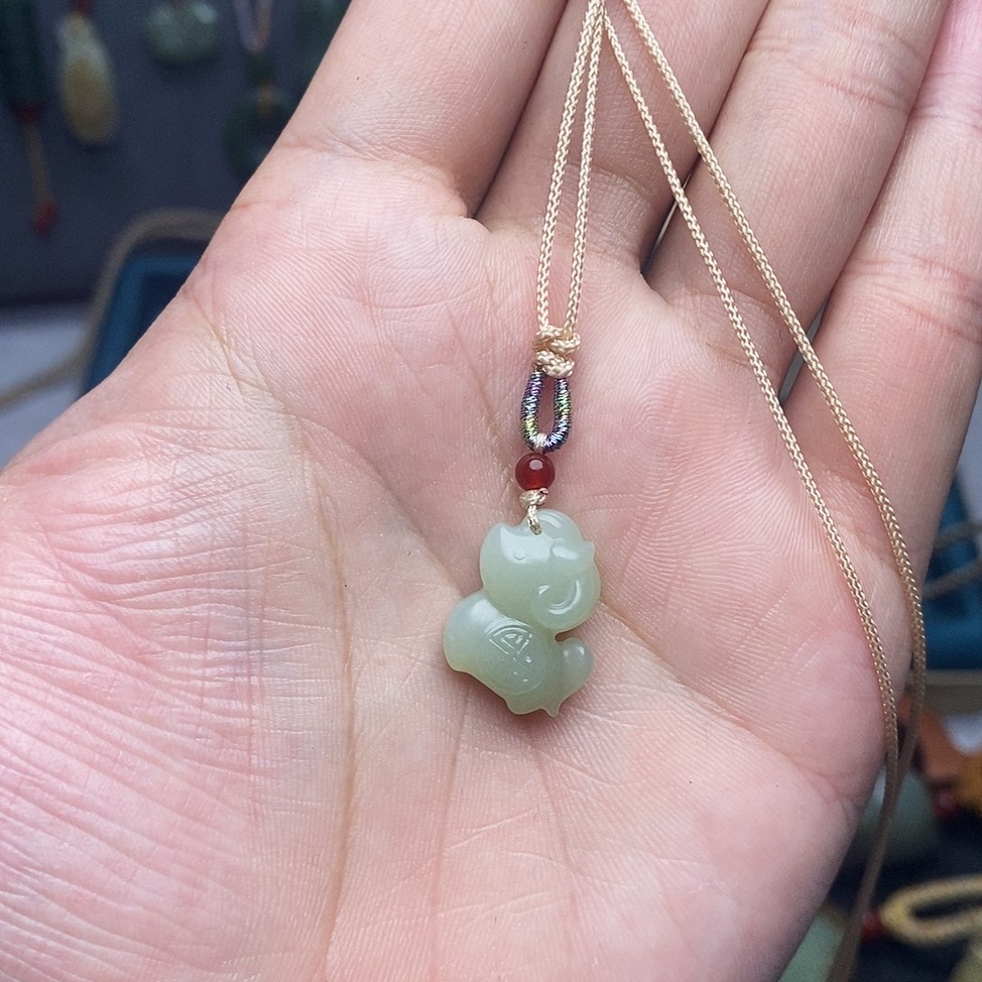 和田玉未镶嵌颈饰