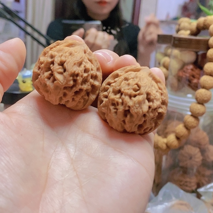 【闪购商品】文玩核桃把件40玉枕元宝黄点
