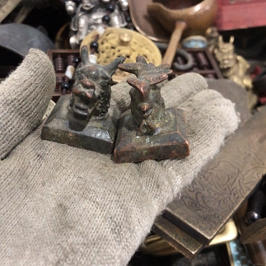 .***心闪电购铜摆件工艺品