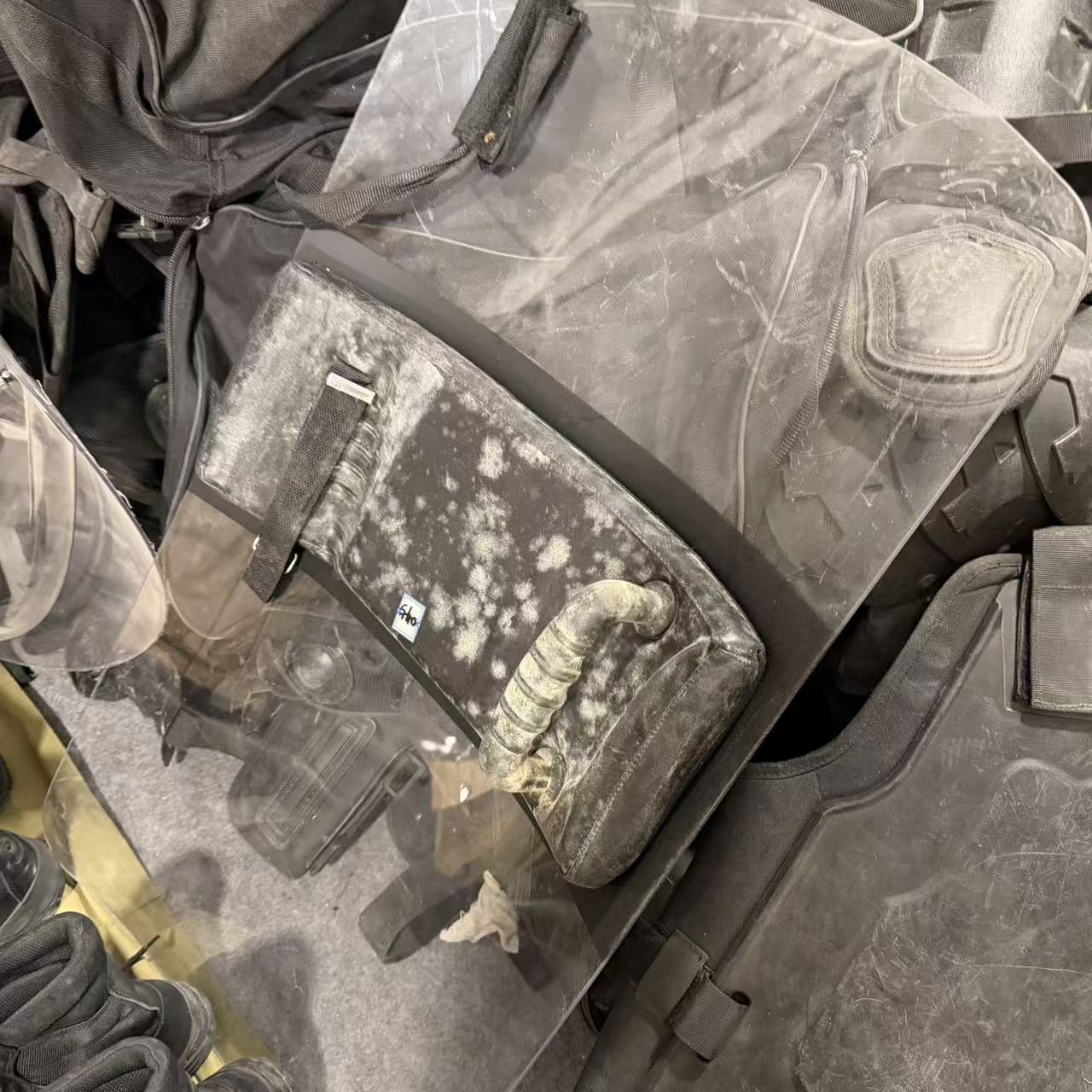 J方盾 85cmx47cm有磨损