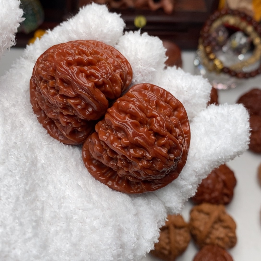 T***茶吊坠文玩核桃全品三角白