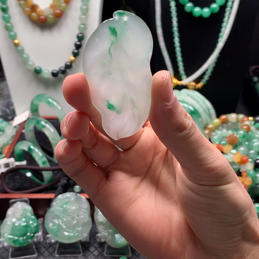 心***阳石英质玉未镶嵌吊坠