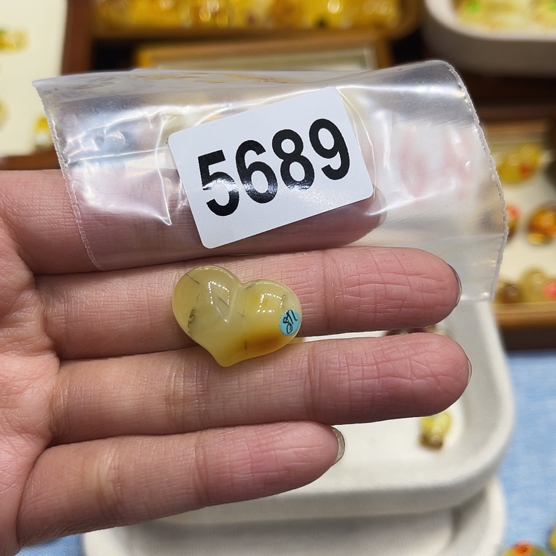 琥珀未镶嵌珠宝奇石