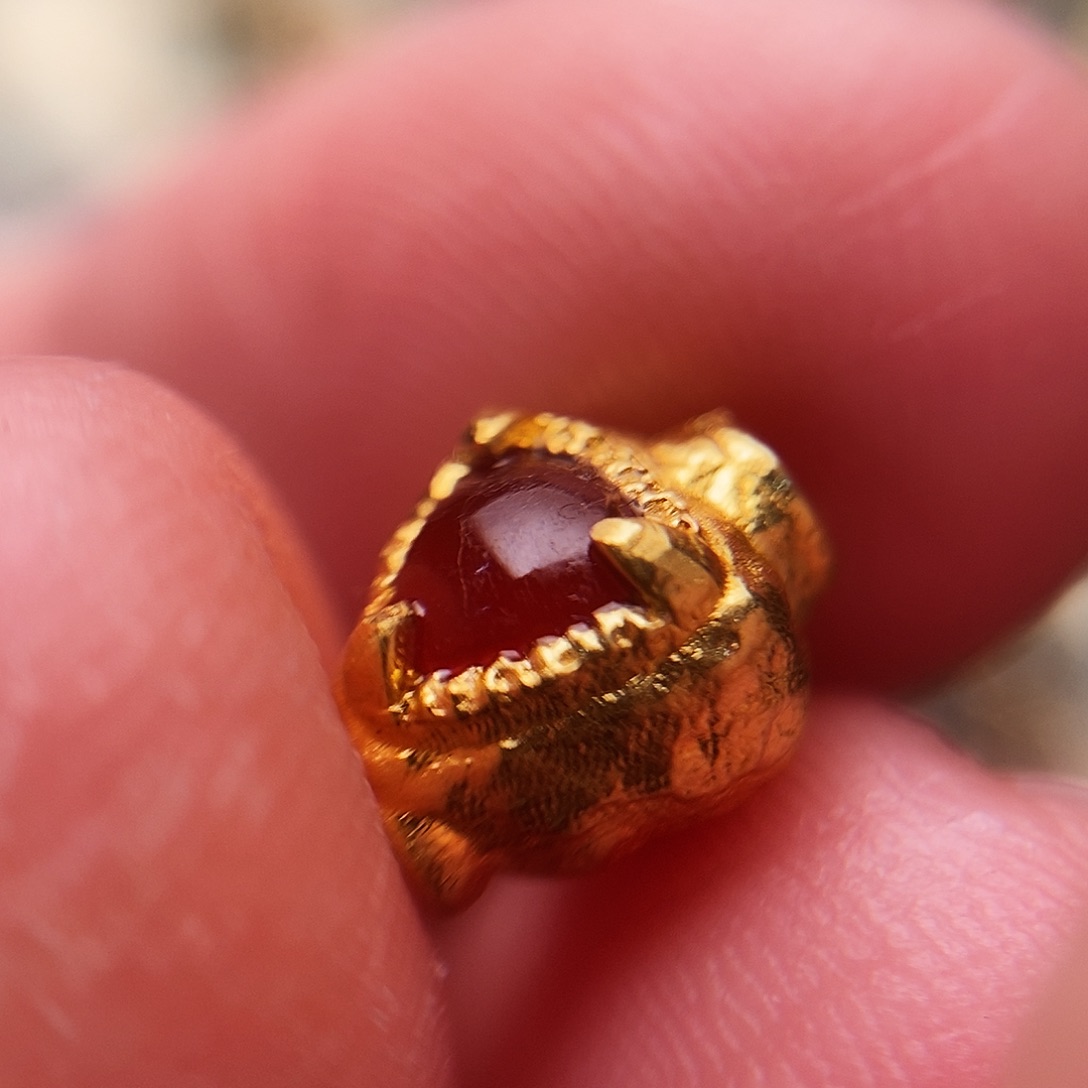 南红玛瑙配饰足金镶嵌