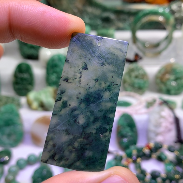 独山玉未镶嵌颈饰