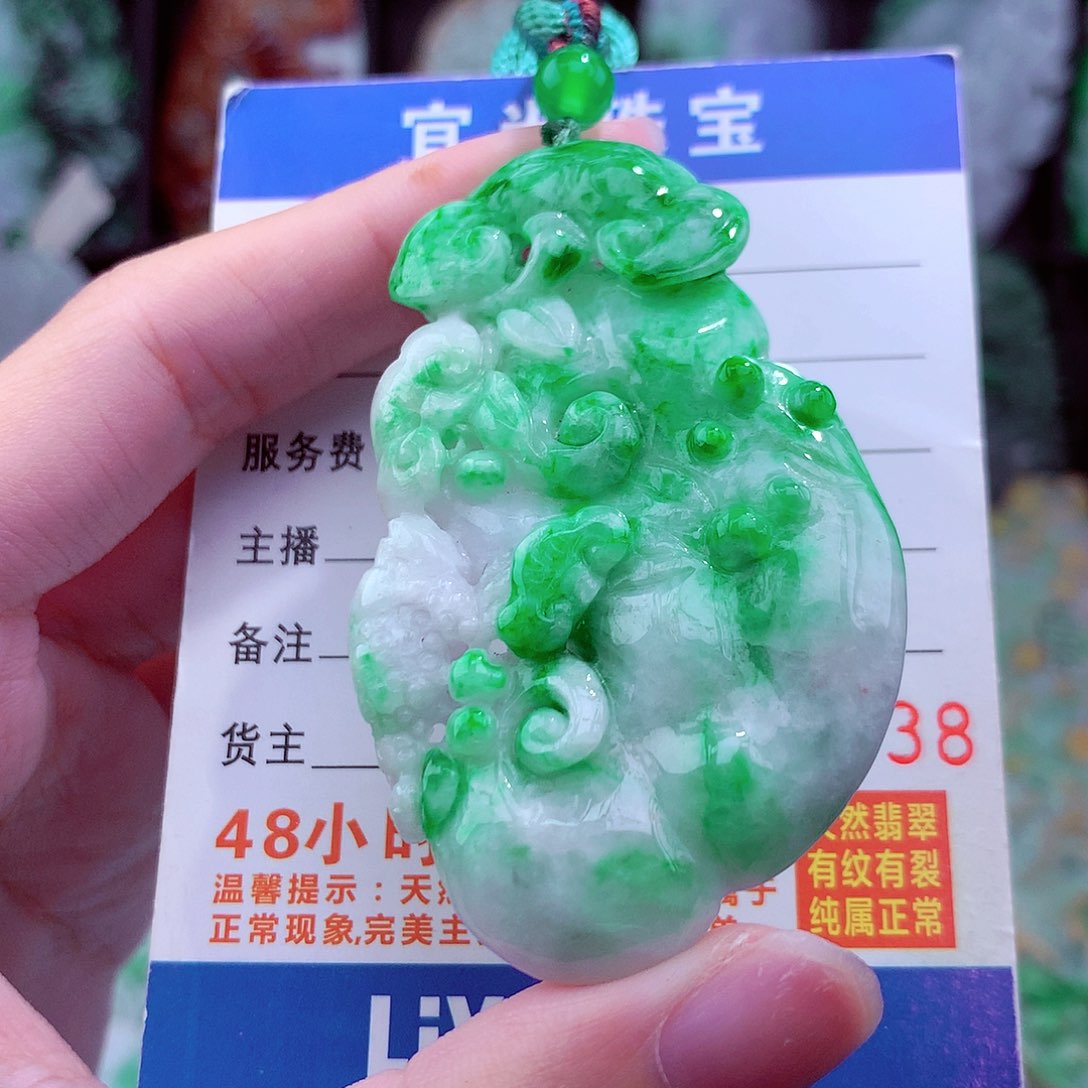 翡翠未镶嵌颈饰挂件