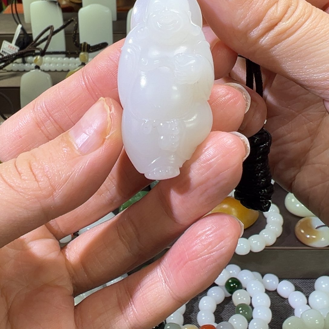 和田玉颈饰未镶嵌