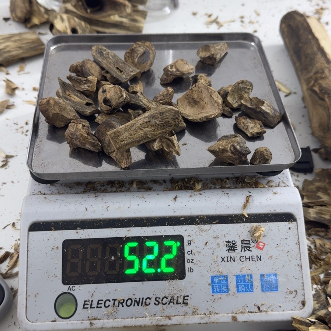 何***何沉香沉香碎屑绿绮楠沉香52克