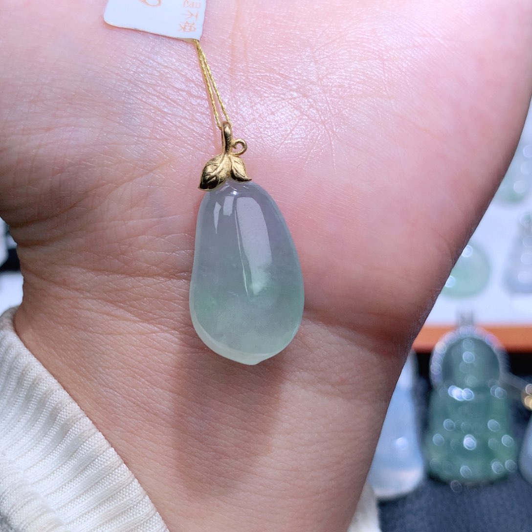 颈饰18K金镶嵌翡翠福瓜