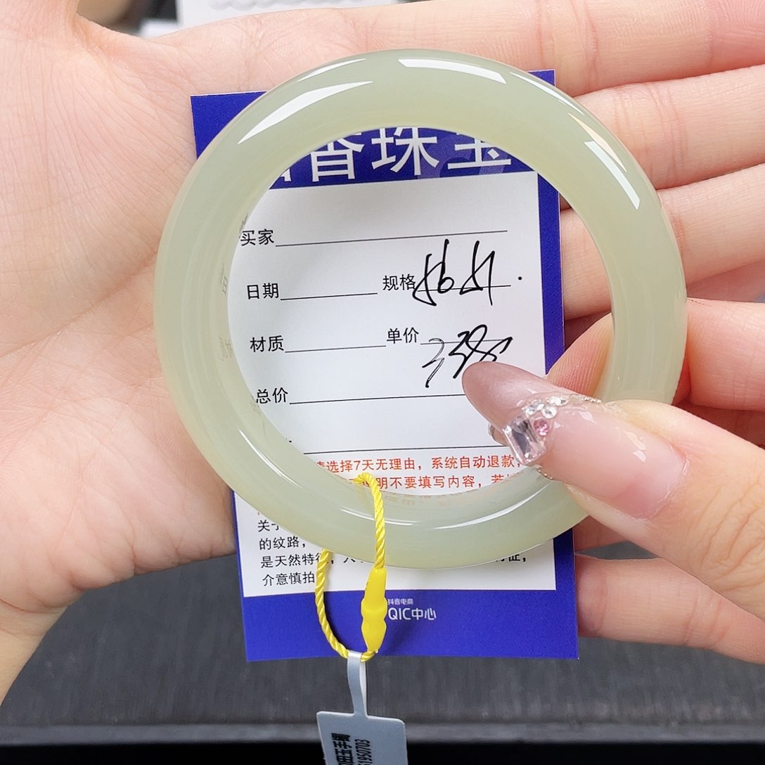 和田玉手镯未镶嵌