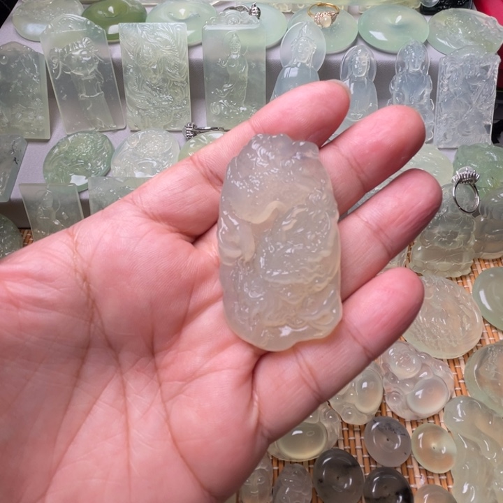 岫玉未镶嵌吊坠(赠链)
