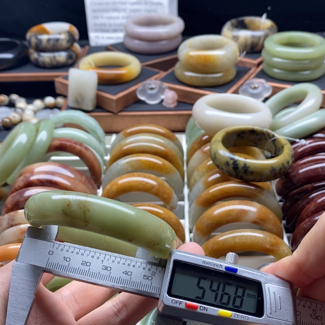 石英质玉未镶嵌手镯