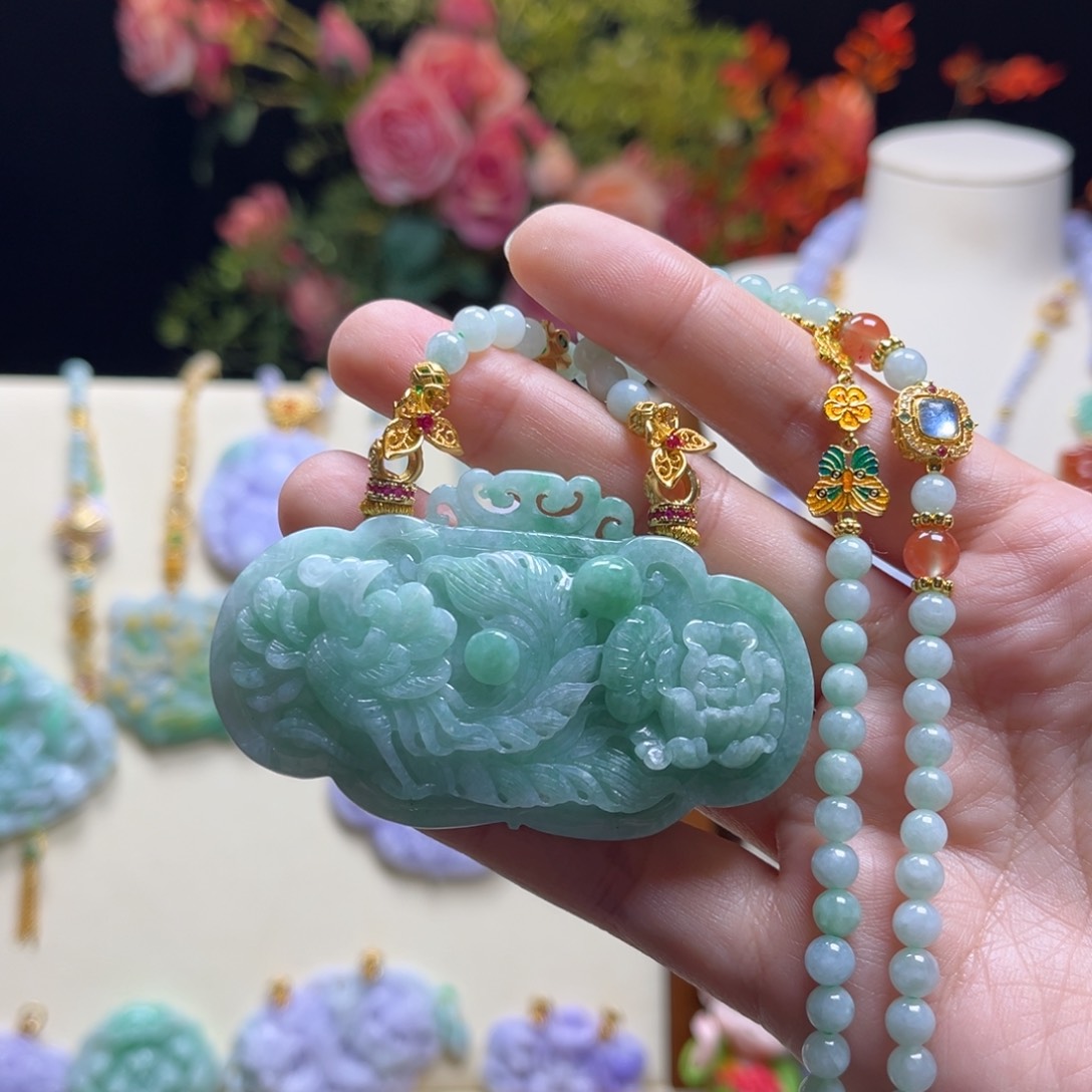 翡翠颈饰未镶嵌天然