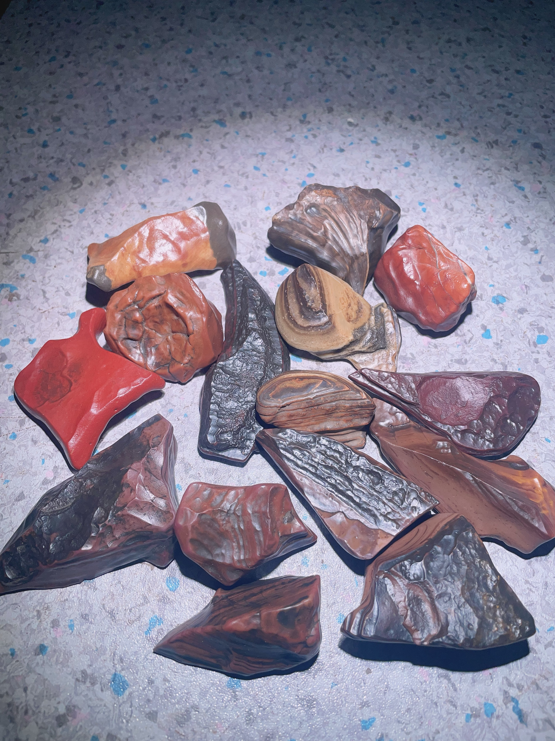阿拉善戈壁石银根彩石手把件沙漠漆老皮天然彩石壁挂漆象形玛瑙石
