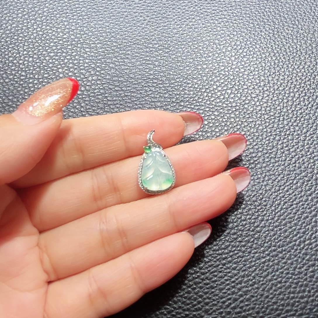 翡翠吊坠(不含链)18K金镶嵌