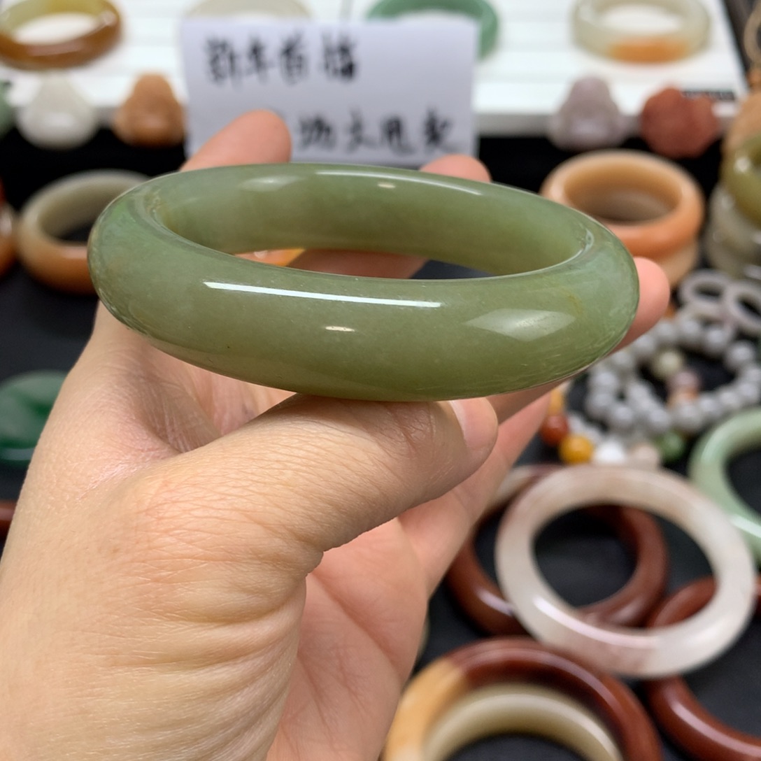 石英质玉手镯未镶嵌