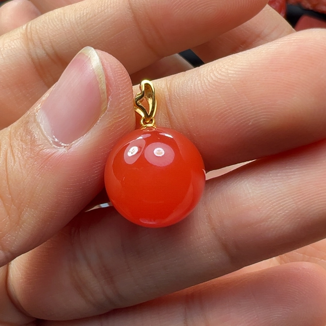 南红玛瑙吊坠18K金镶嵌