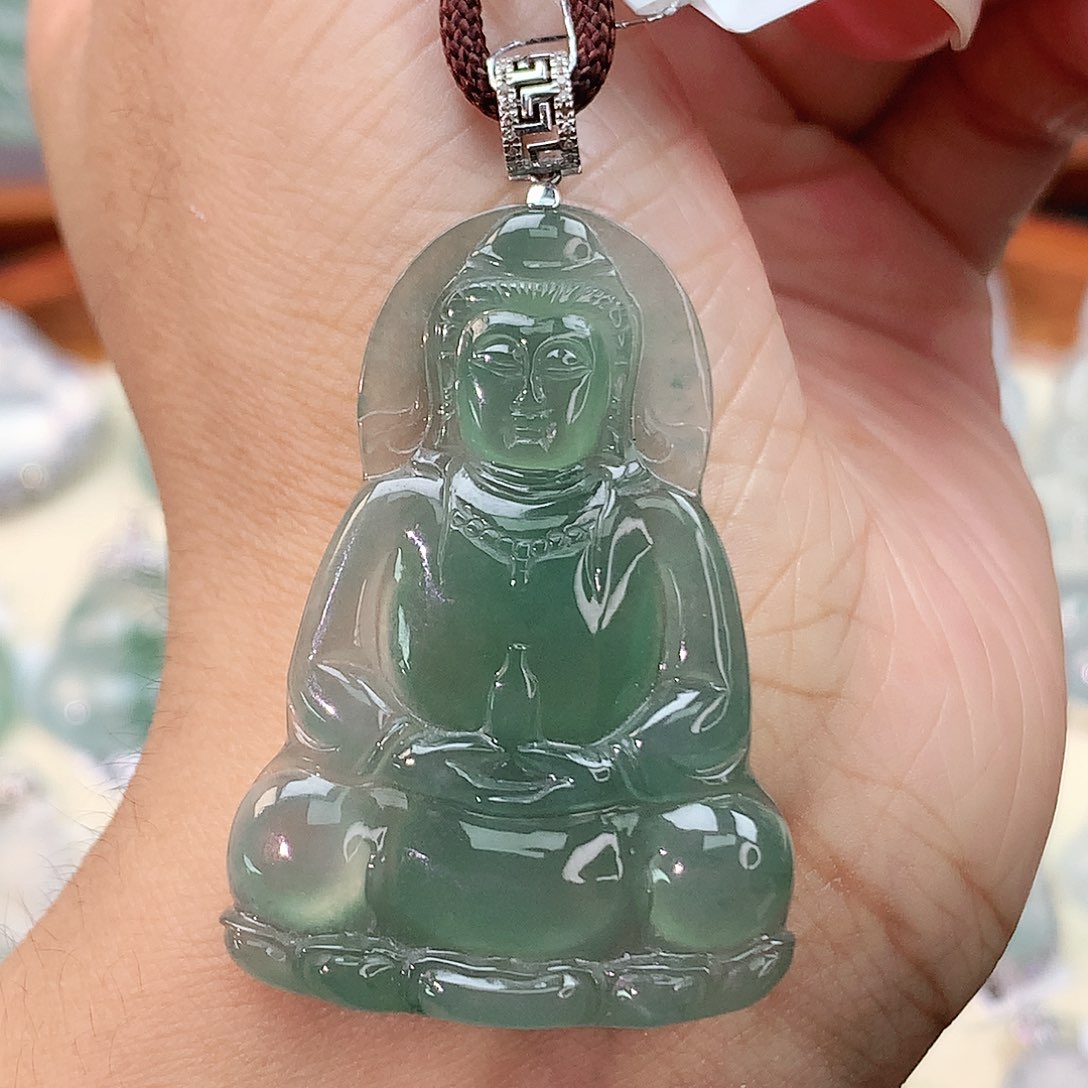 颈饰18K金镶嵌翡翠观音