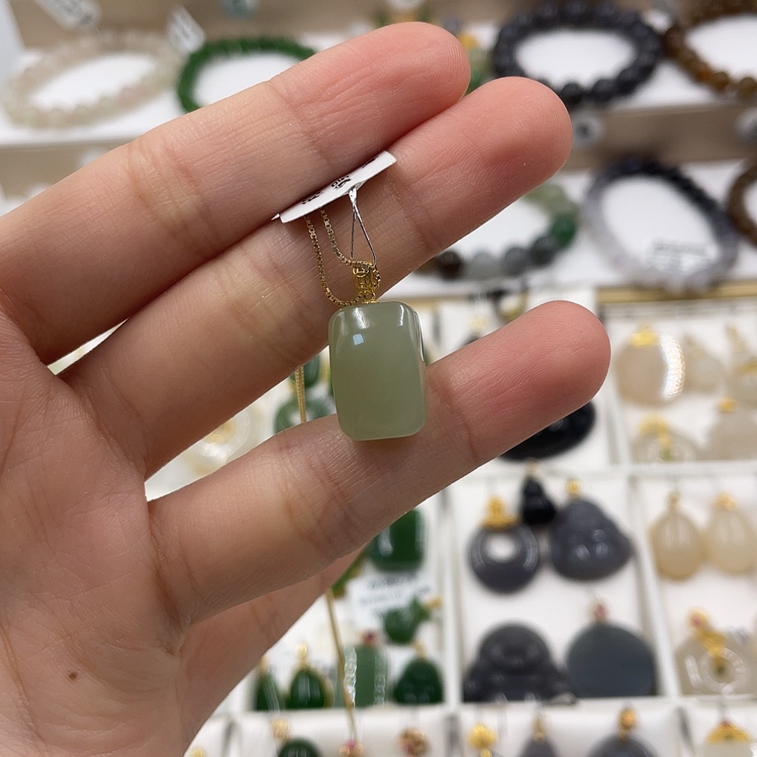 和田玉18K金镶嵌吊坠(赠链)