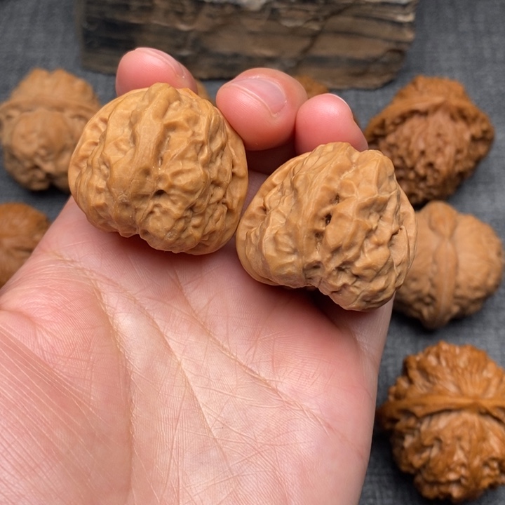 文玩核桃吊坠尺寸33哇哇