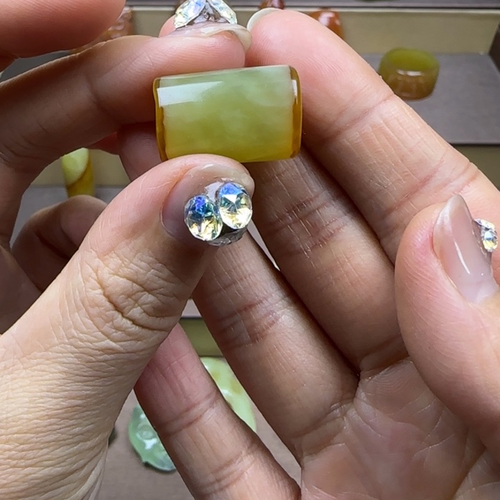 蛇纹石玉颈饰未镶嵌