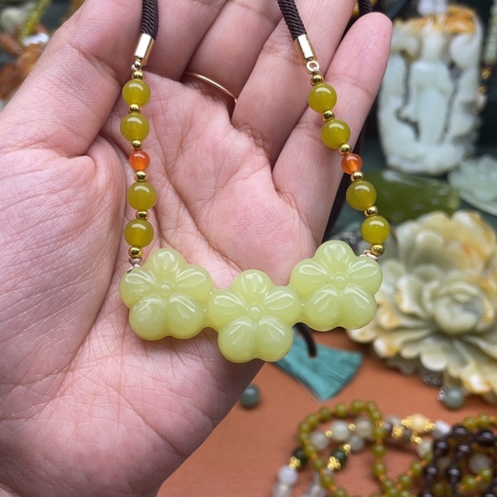 蛇纹石玉吊坠合金