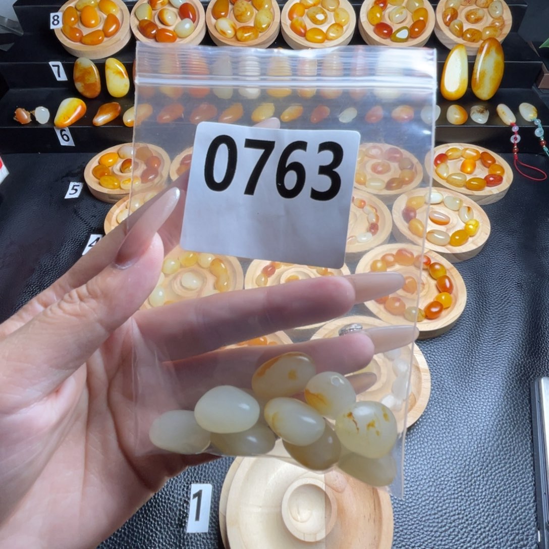 鲜***马手串未镶嵌和田玉