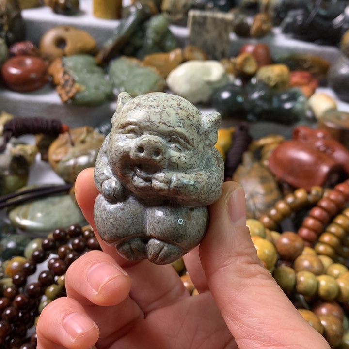 未镶嵌岫岩河磨玉（透闪石质玉）把件