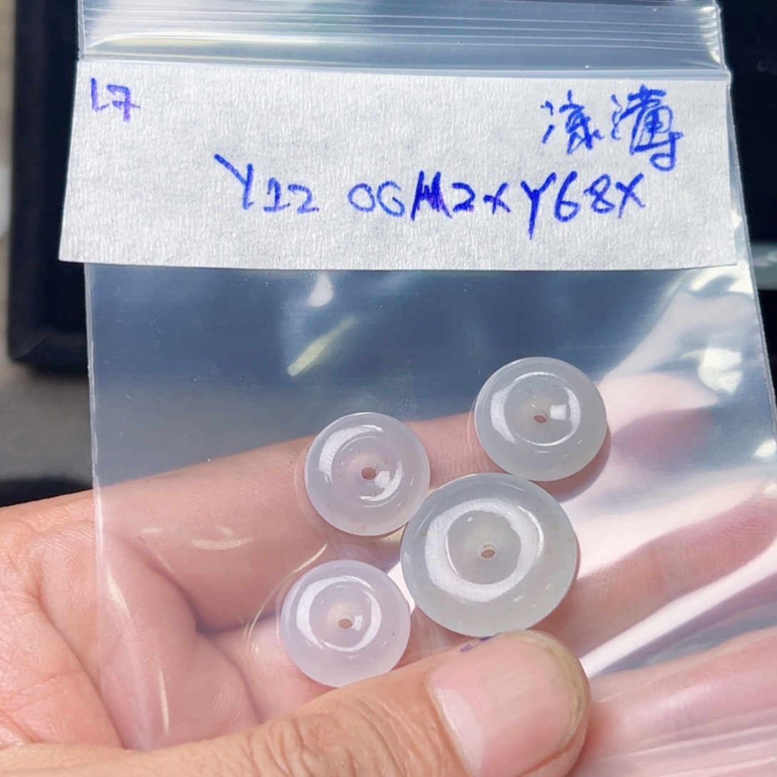 凉***子定制翡翠未镶嵌平安扣