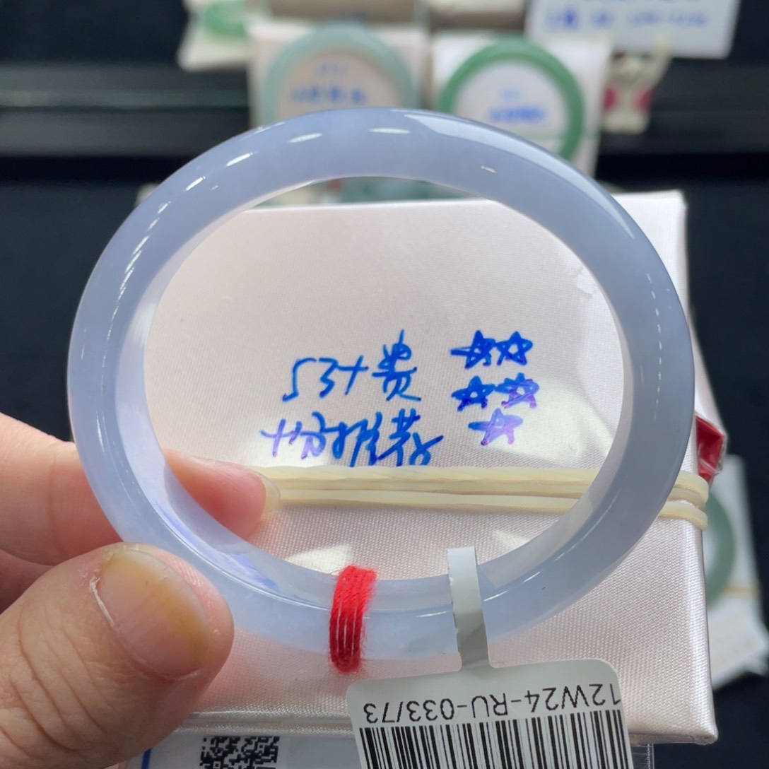 翡翠手镯未镶嵌翡翠手镯