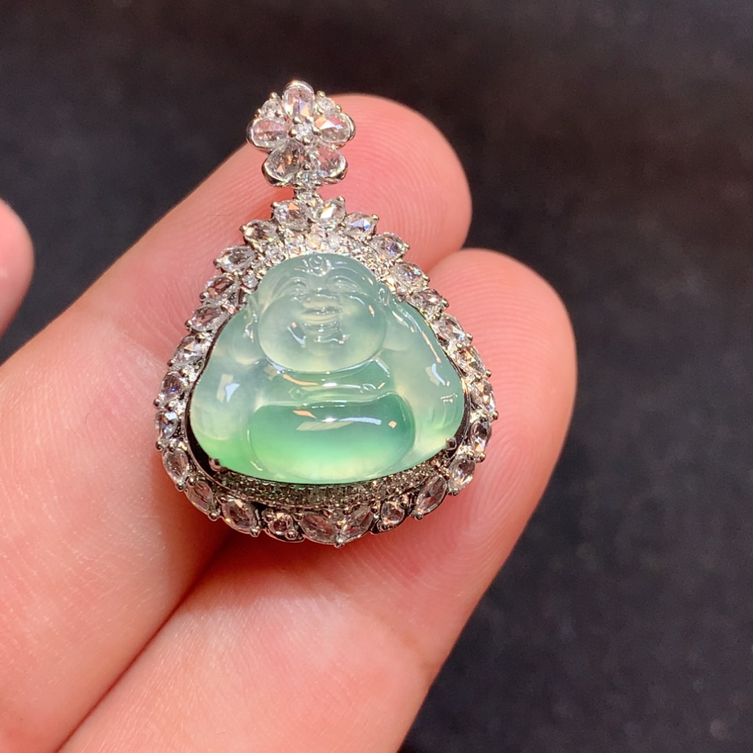 翡翠颈饰18K金镶嵌吊坠