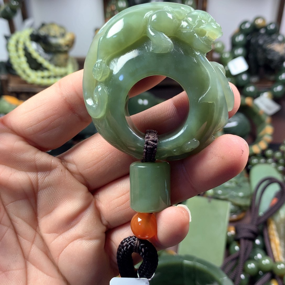 透闪石质玉把件未镶嵌净*