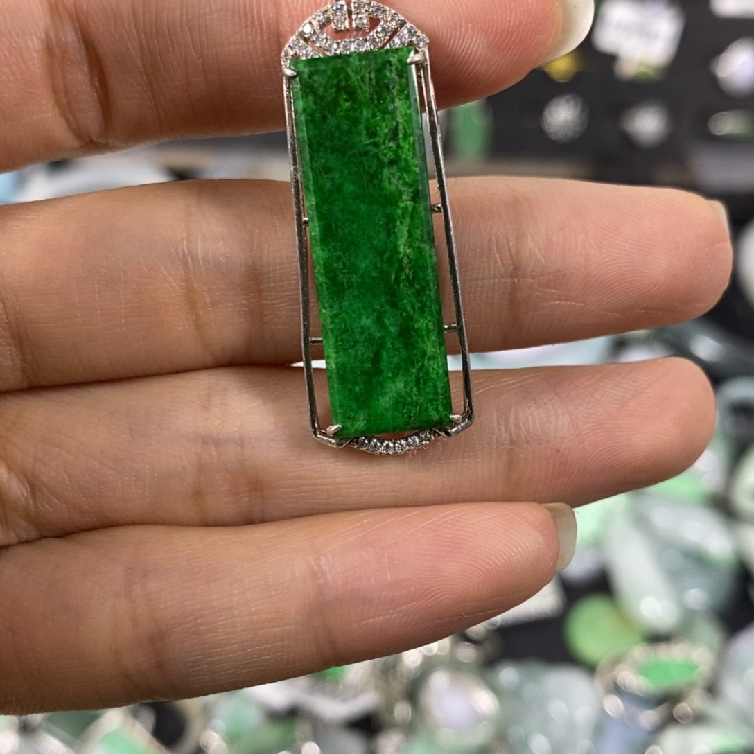 颈饰未镶嵌翡翠岁*