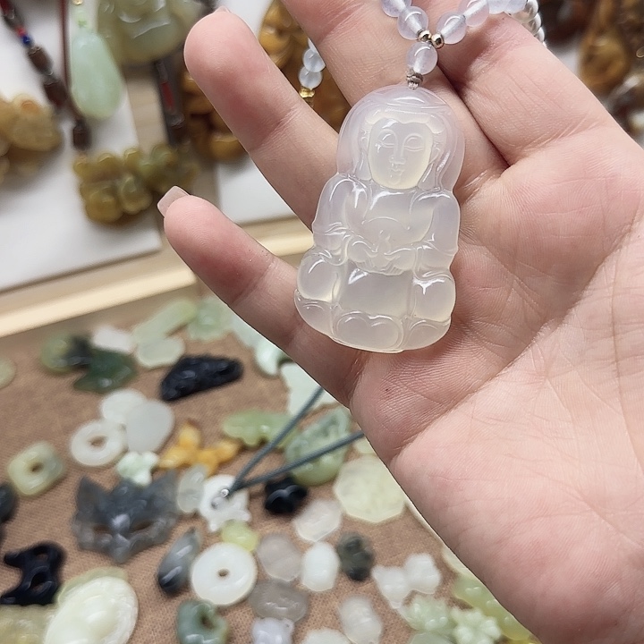 岫玉合金颈饰观音