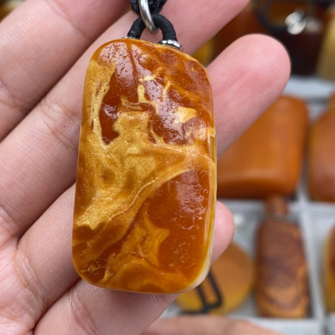 琥珀吊坠(赠链)未镶嵌