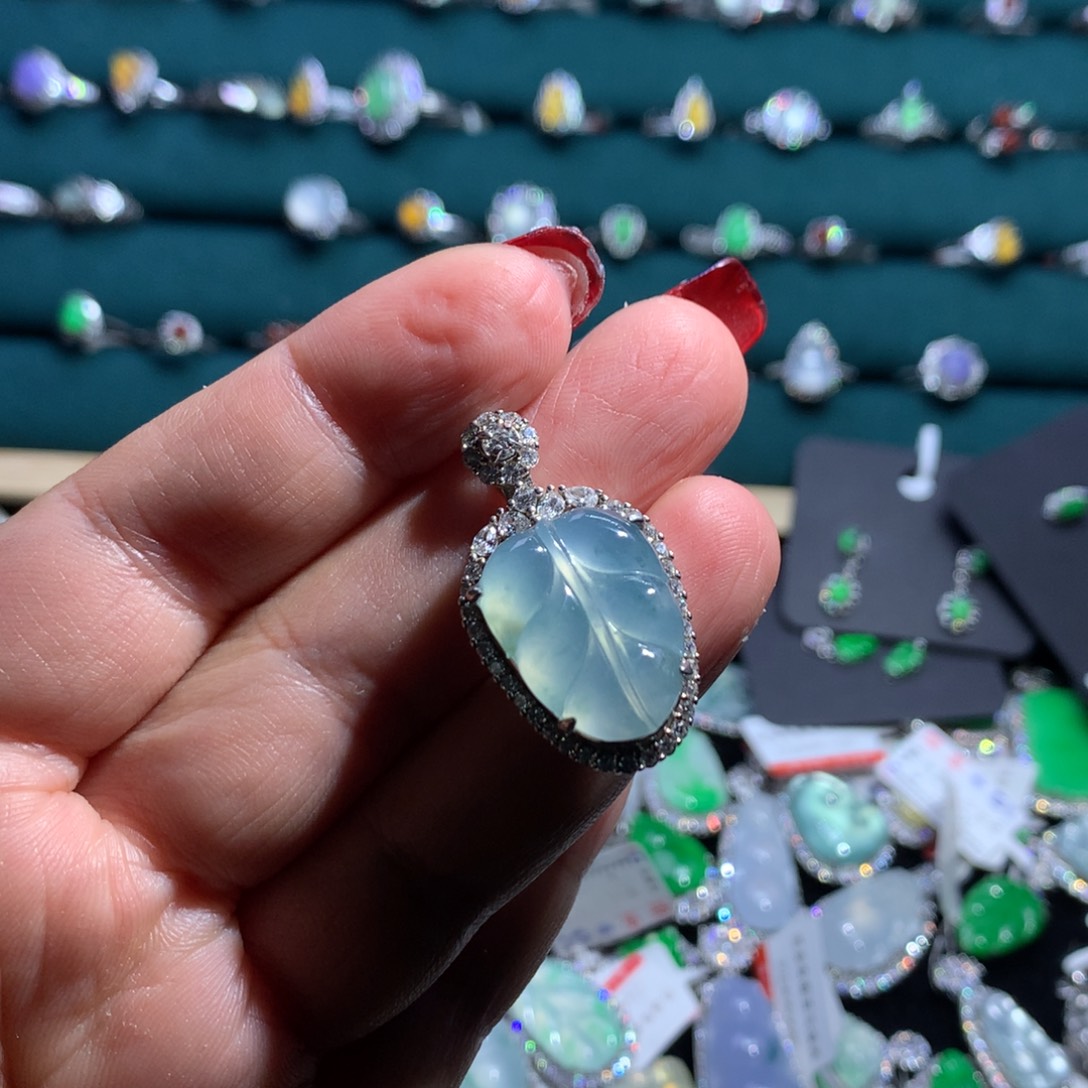 翡翠颈饰银S925镶嵌天然翡翠