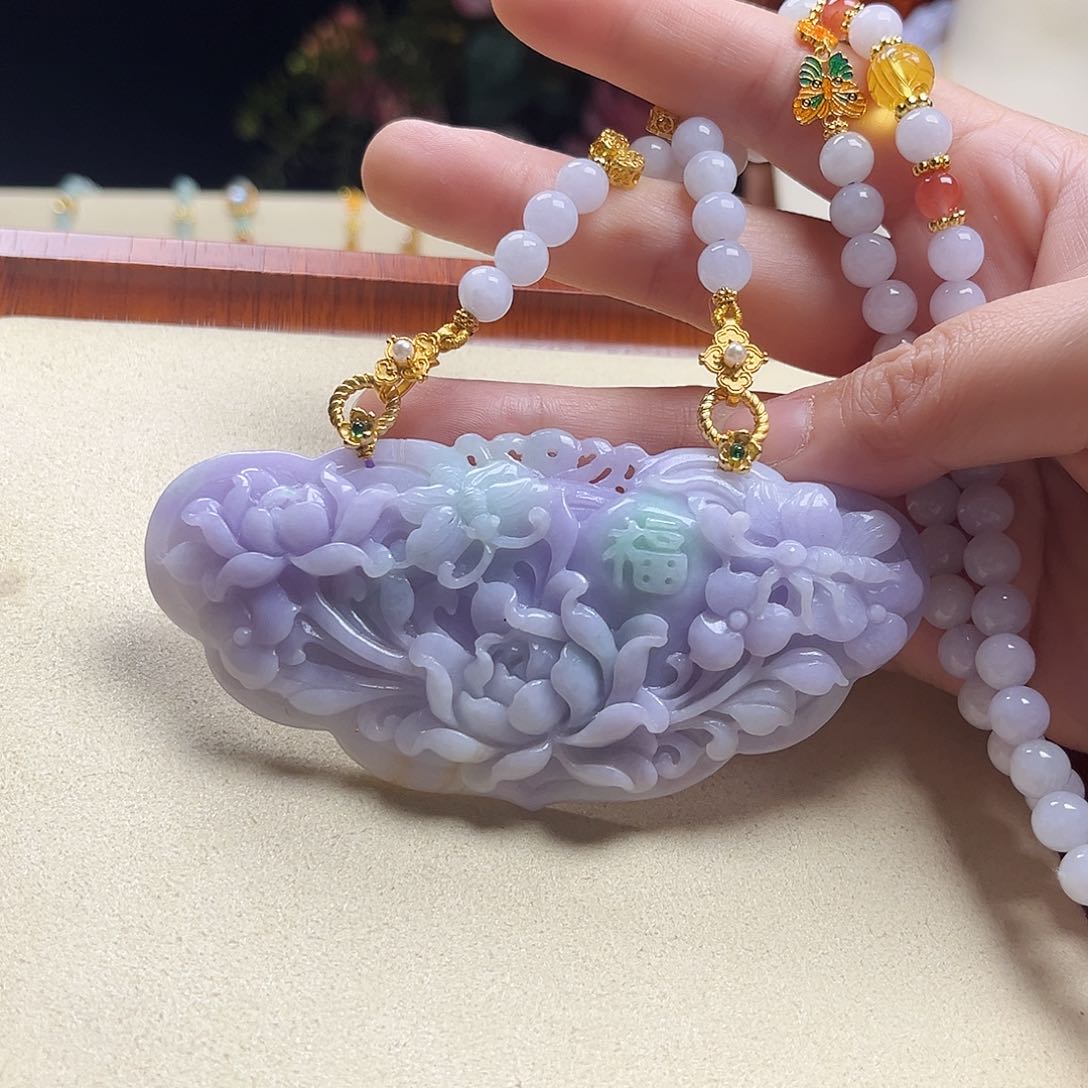 翡翠颈饰未镶嵌紫