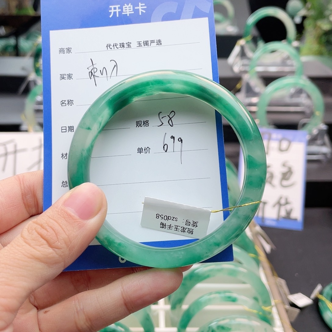 石英质玉颈饰未镶嵌