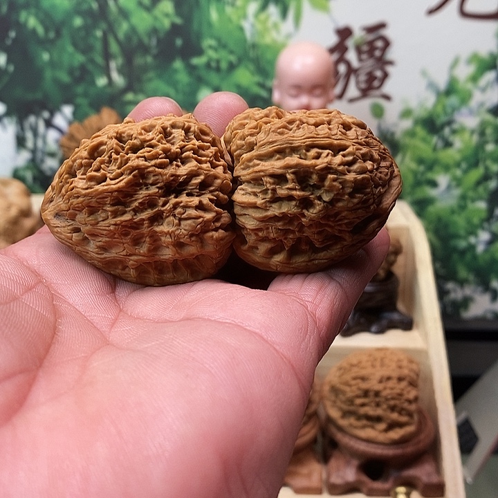 文玩核桃吊坠浪拉丝凹底南疆石