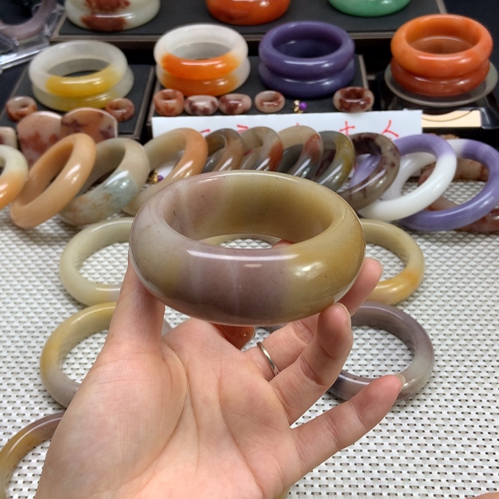 石英质玉未镶嵌手镯