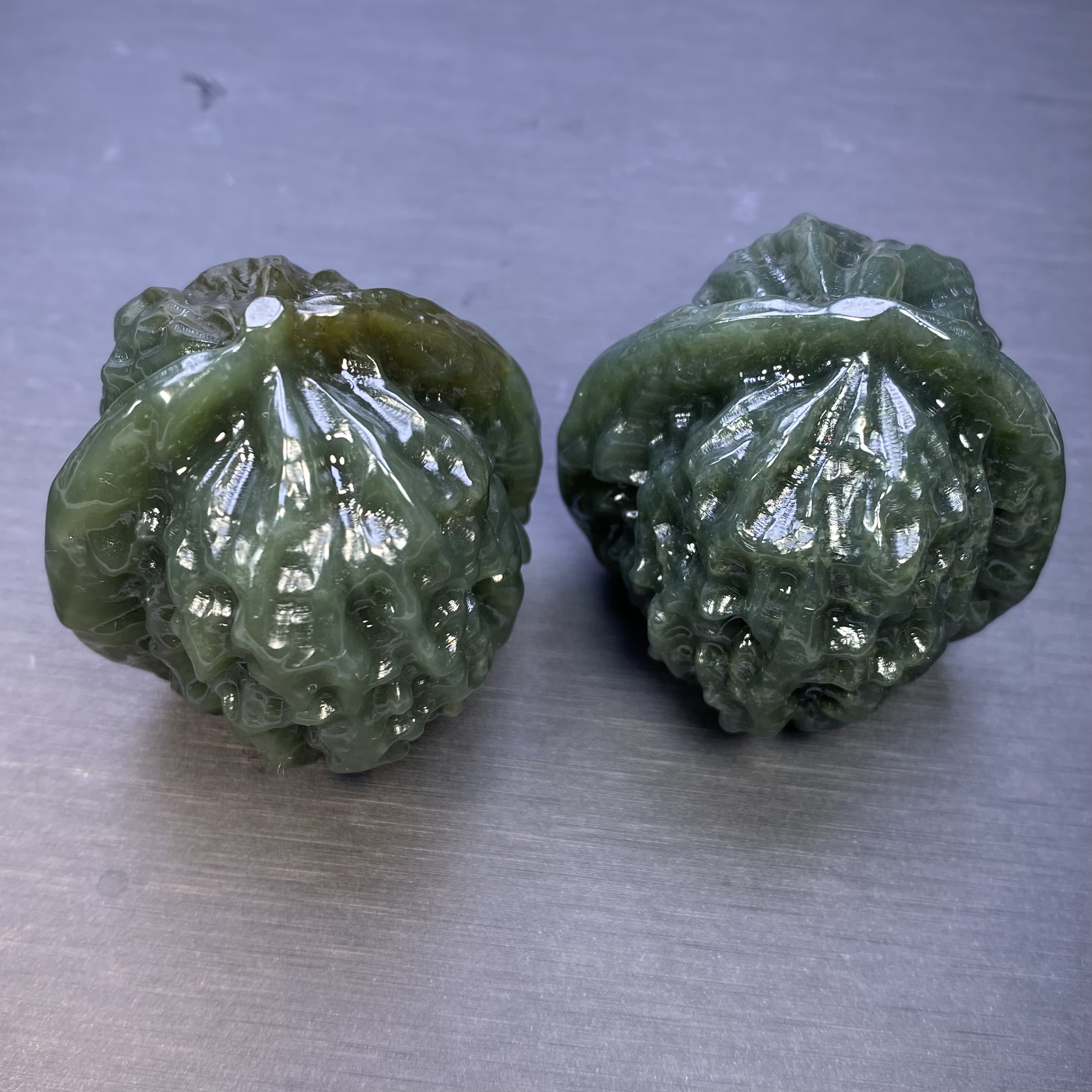 和田玉精雕核桃把玩件细腻莹润