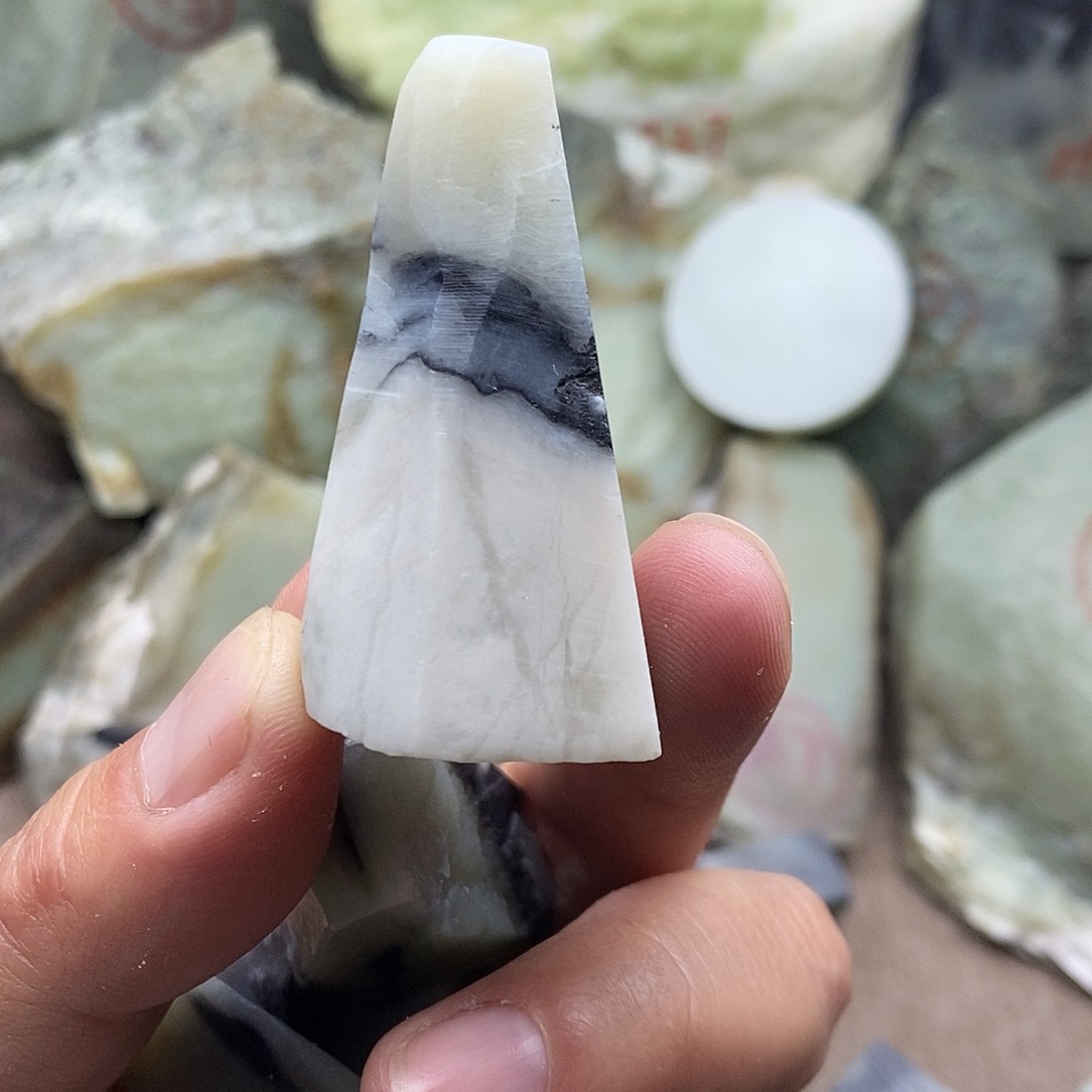 未镶嵌和田玉（糖玉）珠宝奇石肖*