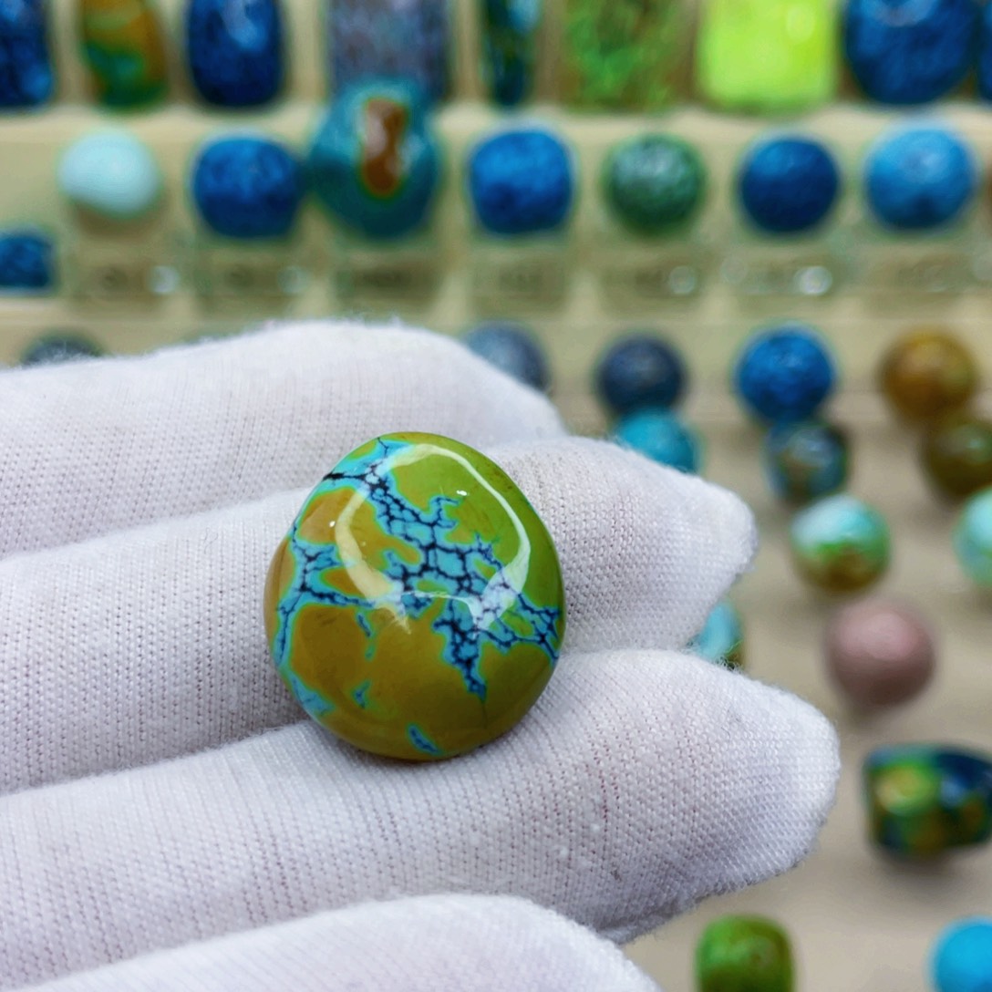 未镶嵌绿松石颈饰